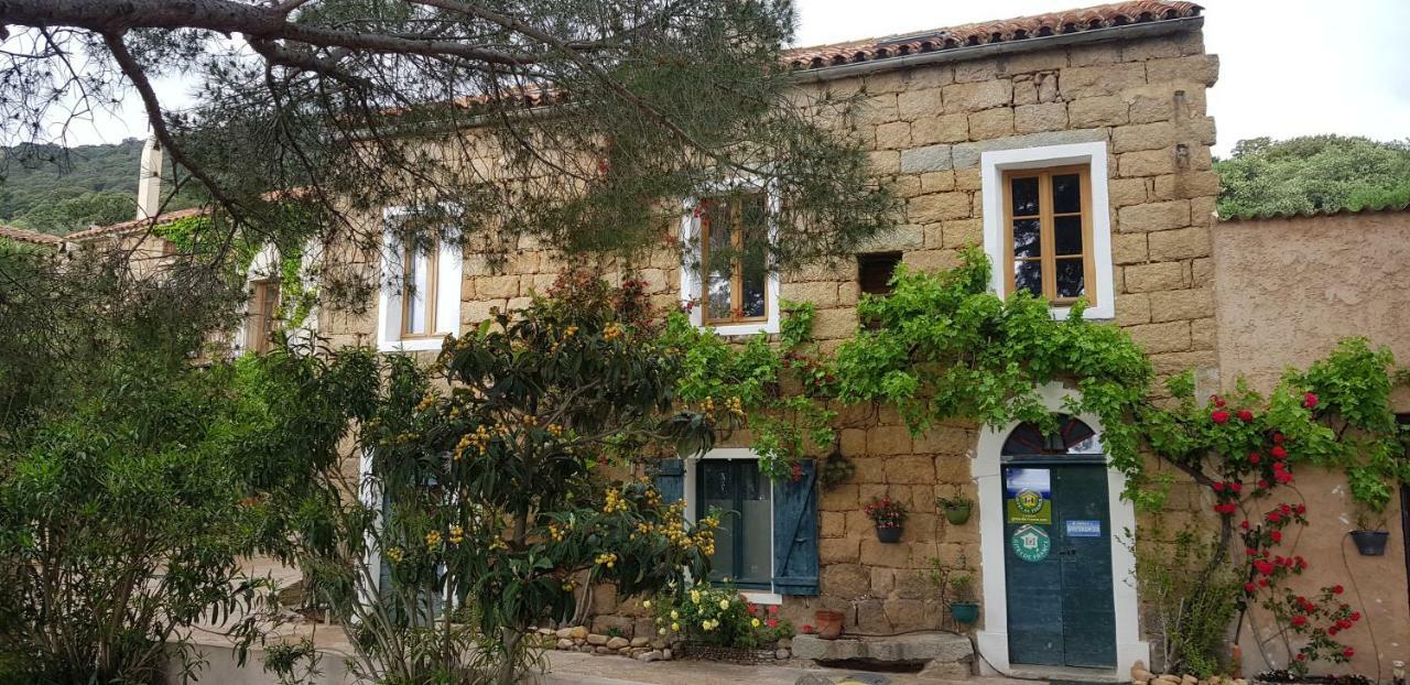 L'Orca Di San Gavinu Hotell Figari  Eksteriør bilde